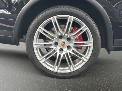Used 2015 Porsche Cayenne Turbo AWD/4WD image 17