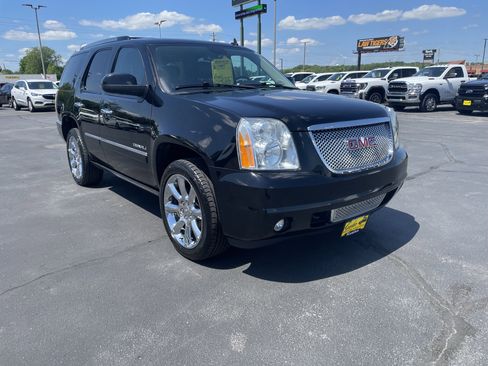 Used 2014 GMC Yukon Denali AWD/4WD image 2