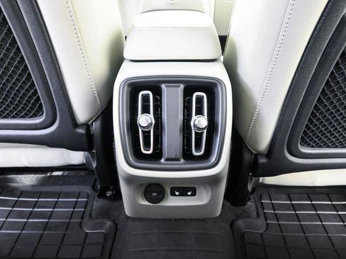 Certified 2026 Volvo XC40 B5 Plus AWD/4WD image 21