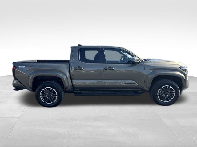Used 2025 Toyota Tacoma TRD Sport AWD/4WD image 6
