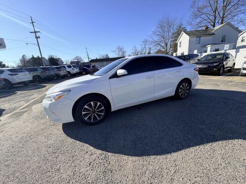 Used 2017 Toyota Camry LE image 32