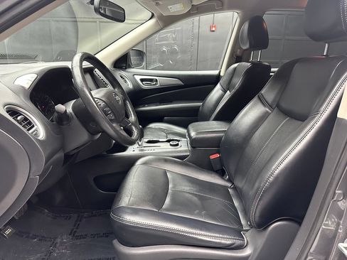 Used 2019 Nissan Pathfinder SL AWD/4WD image 18