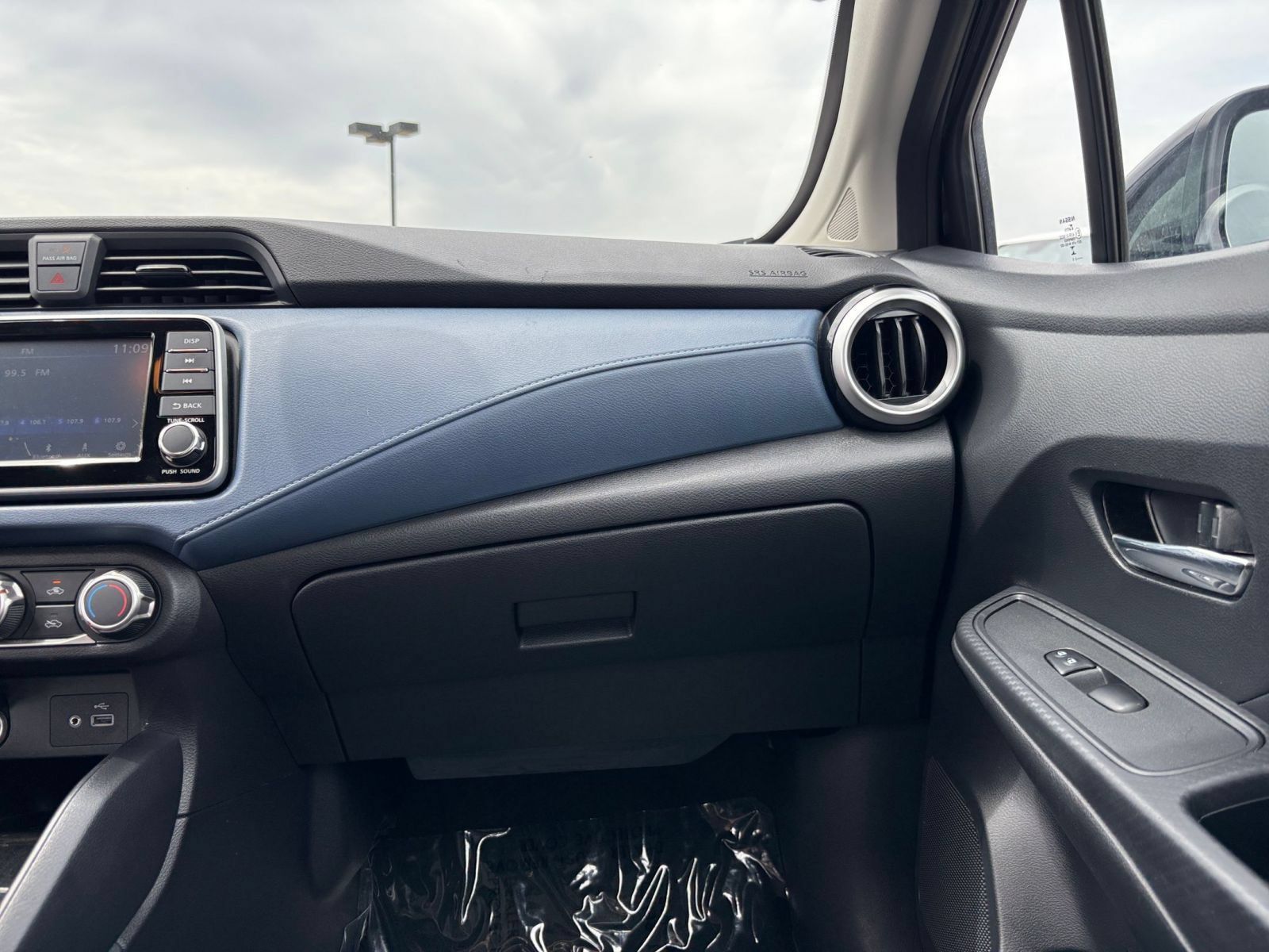 Used 2025 Nissan Versa SV FWD image 32