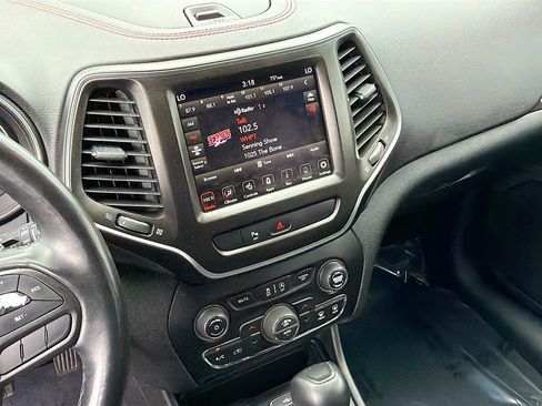 Used 2019 Jeep Cherokee Trailhawk w/ Cold Weather Group AWD/4WD image 26