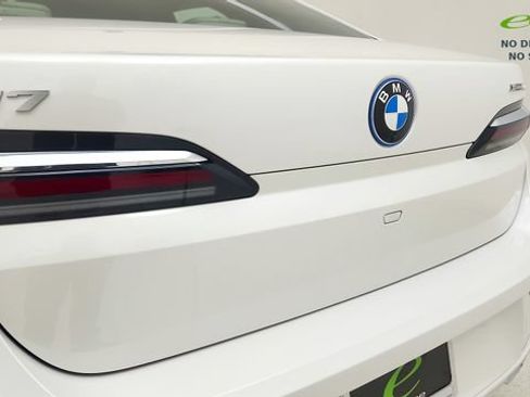 Used 2023 BMW i7 xDrive60 AWD/4WD image 26