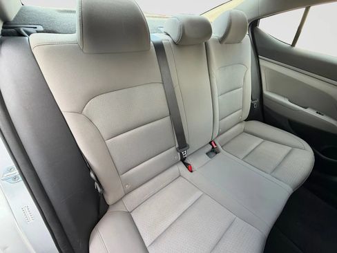 Used 2018 Hyundai Elantra SE FWD image 18