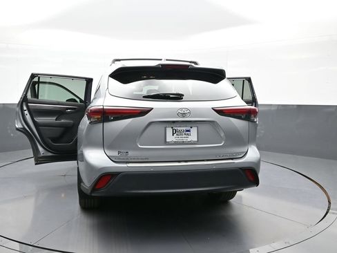 Certified 2024 Toyota Highlander Limited AWD/4WD image 49