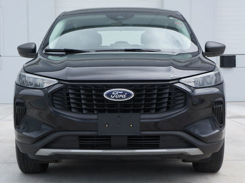 Used 2023 Ford Escape AWD image 4