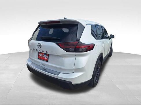 Certified 2026 Nissan Rogue SV FWD image 7