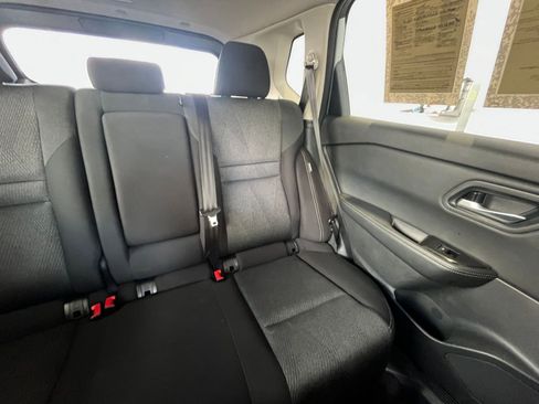 Used 2025 Nissan Rogue SV FWD image 39