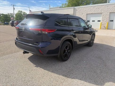 Used 2022 Toyota Highlander LE AWD/4WD image 13