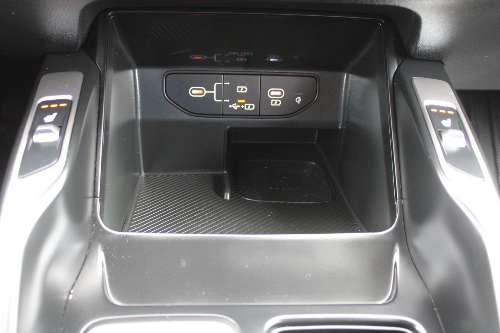 Certified 2025 Kia Sorento S FWD image 37