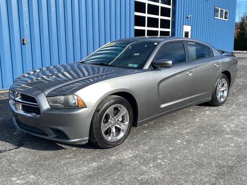 Used 2012 Dodge Charger SE w/ Sport Appearance Group image 3