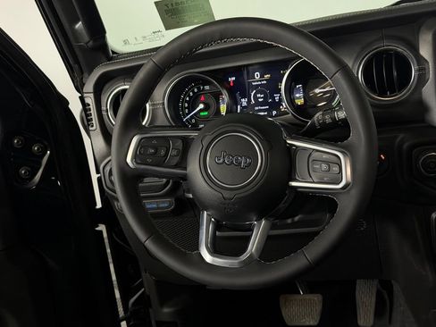 Used 2023 Jeep Wrangler Unlimited Sahara w/ Cold Weather Group AWD/4WD image 14