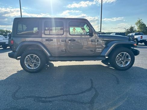 Used 2019 Jeep Wrangler Unlimited Sahara w/ Cold Weather Group AWD/4WD image 6