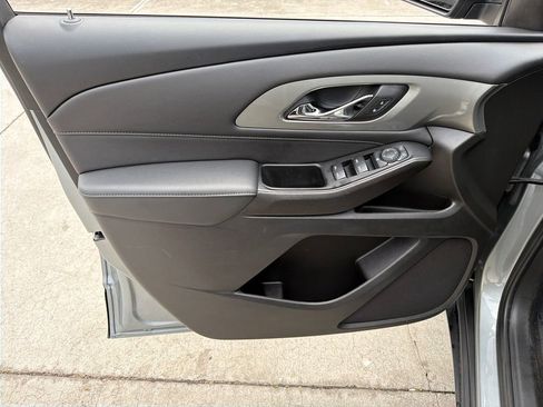 Used 2023 Chevrolet Traverse LT w/ Midnight/Sport Edition FWD image 16