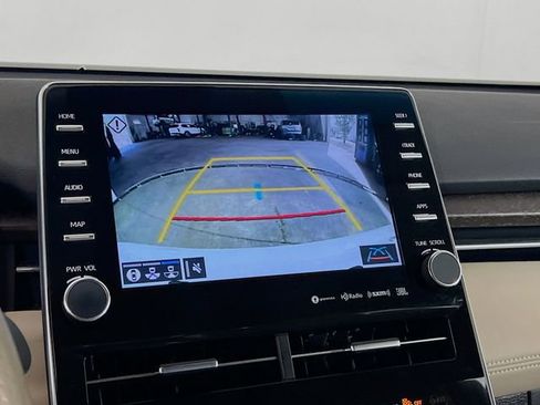 Used 2020 Toyota Avalon Limited image 15