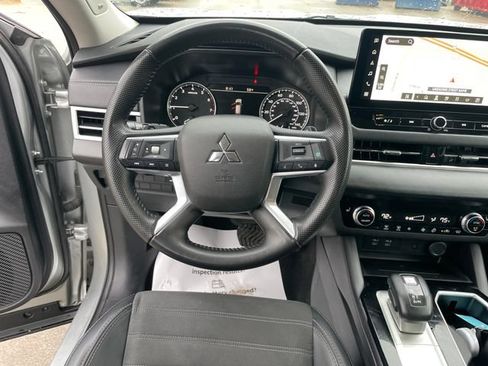 Used 2025 Mitsubishi Outlander SE AWD/4WD image 24