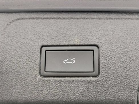Used 2024 Volkswagen Atlas SE AWD/4WD image 16