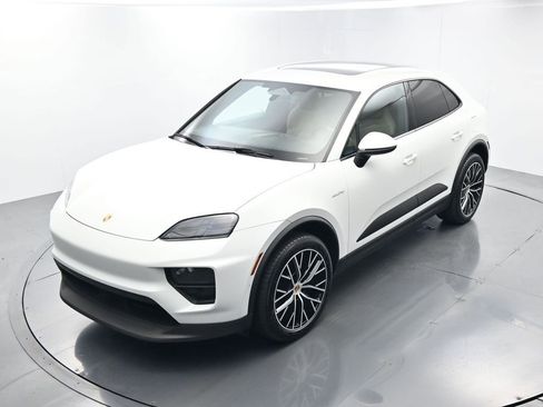 Certified 2025 Porsche Macan Electric RWD image 33