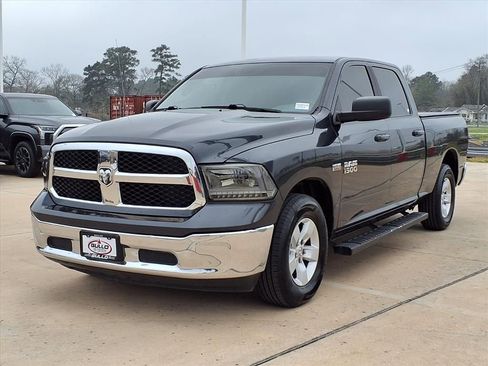 Used 2019 RAM 1500 Classic SLT image 3