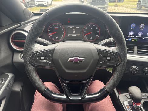 Used 2025 Chevrolet Trax RS w/ Driver Confidence Package image 17