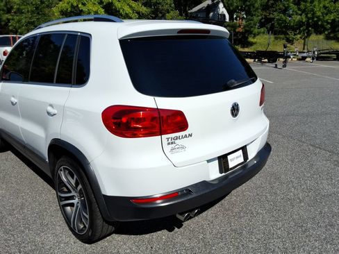 Used 2017 Volkswagen Tiguan SEL FWD image 14