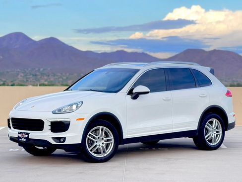 Used 2016 Porsche Cayenne AWD/4WD image 2