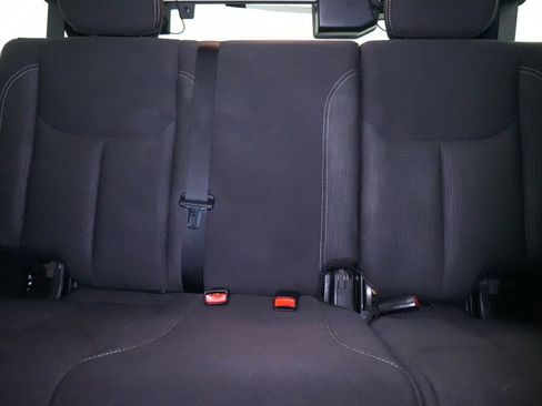 Used 2017 Jeep Wrangler Unlimited Sahara w/ Connectivity Group AWD/4WD image 17