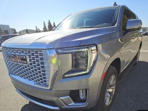Used 2023 GMC Yukon XL Denali image 3
