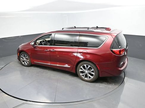 Used 2017 Chrysler Pacifica Limited FWD image 42