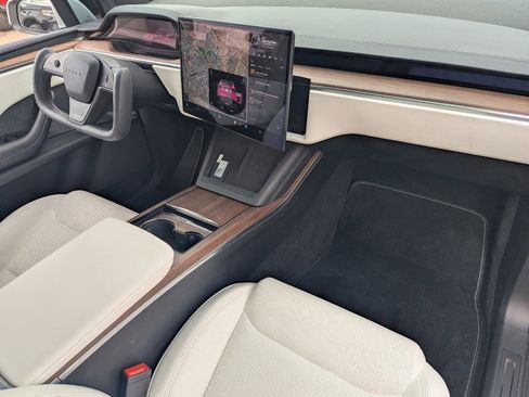 Used 2023 Tesla Model X image 13