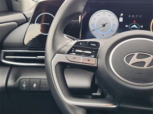 Used 2025 Hyundai Elantra SEL image 28