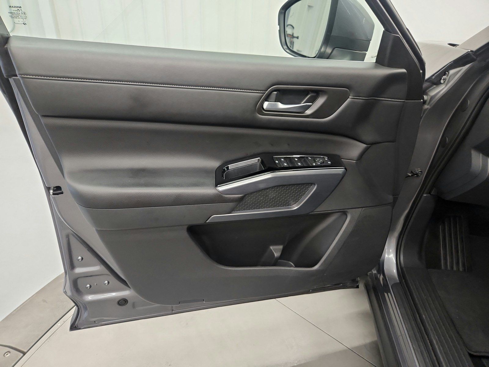 Used 2024 Nissan Pathfinder SL FWD image 21