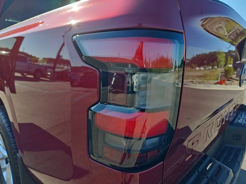 Used 2024 Nissan Frontier SV RWD image 33