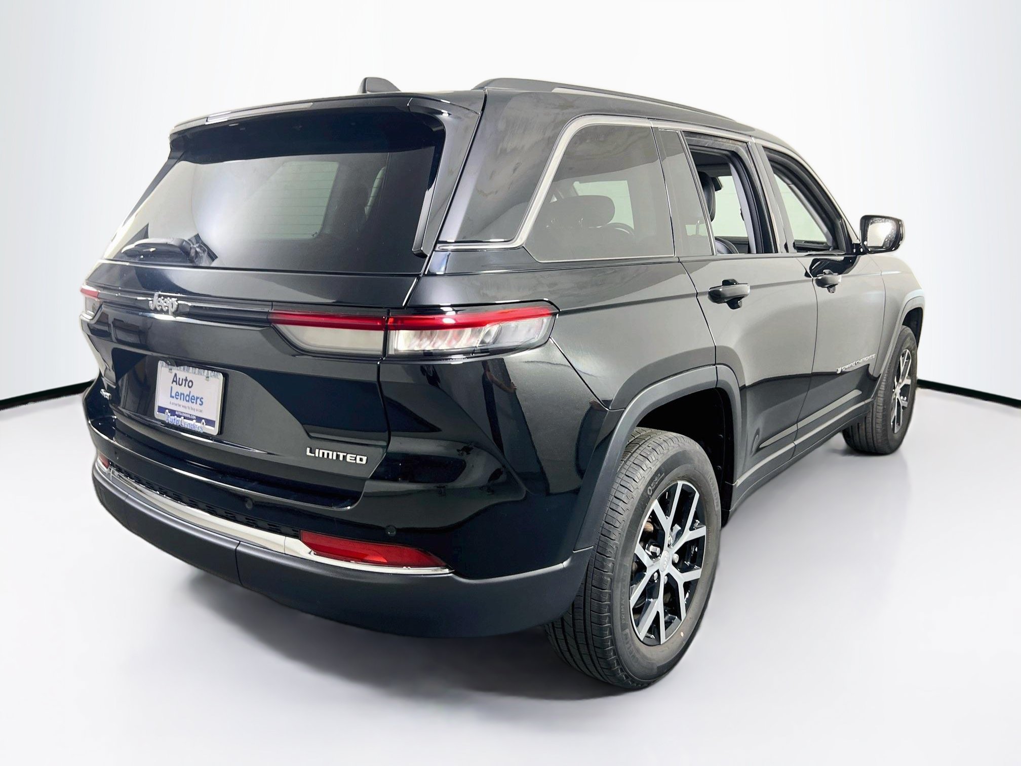 Used 2023 Jeep Grand Cherokee Limited AWD/4WD image 5