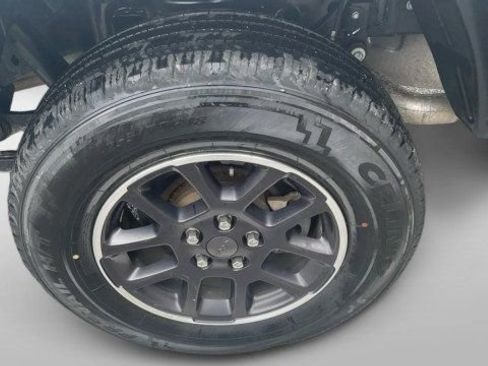 Used 2023 Jeep Gladiator Overland image 16