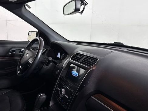 Used 2018 Ford Explorer Limited image 33