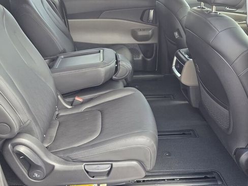 Used 2026 Kia Carnival EX image 13