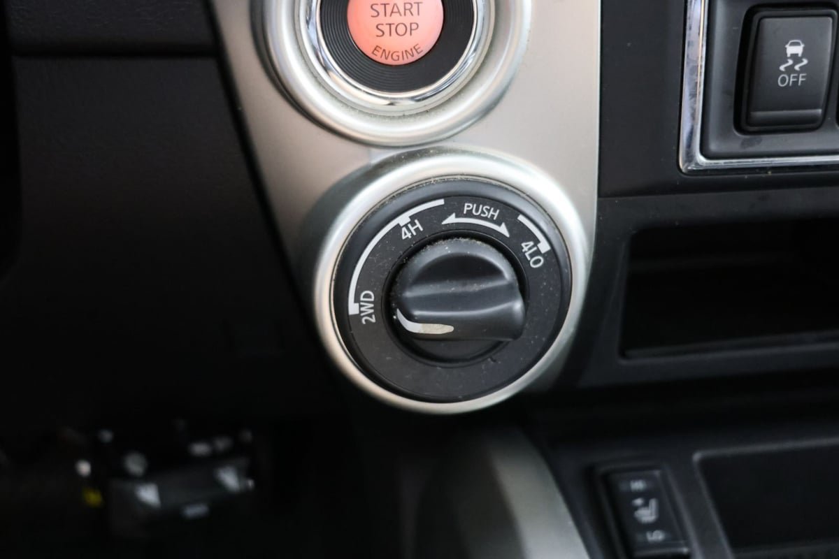 Used 2019 Nissan Titan SV w/ SV Convenience Package AWD/4WD image 17
