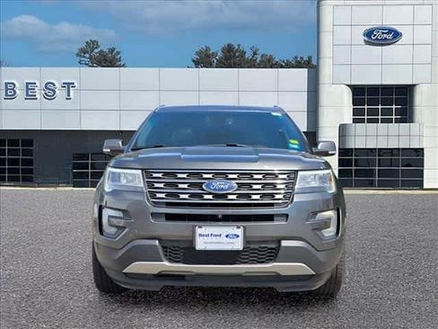 Used 2017 Ford Explorer Limited w/ Equipment Group 301A AWD/4WD image 2