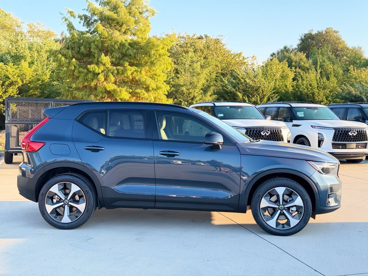 New 2026 Volvo XC40 B5 Plus w/ Climate Package AWD/4WD image 4