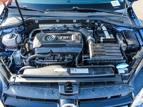 Used 2015 Volkswagen Golf S image 27
