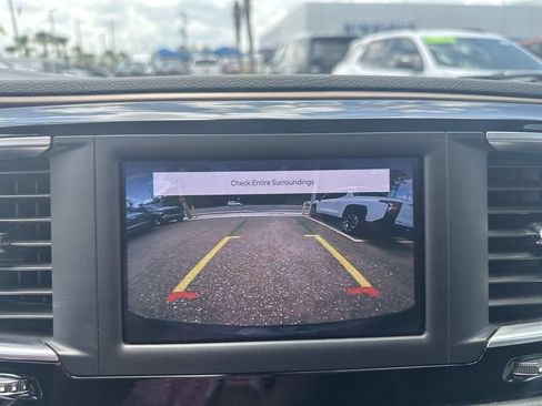 Used 2022 Chrysler Voyager LX FWD image 24