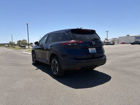 Used 2024 Nissan Rogue SV FWD image 3