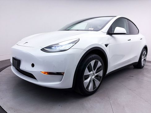 Used 2021 Tesla Model Y 2WD image 11