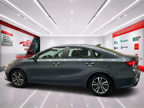 Used 2022 Kia Forte LXS w/ LXS Technology Package FWD image 4