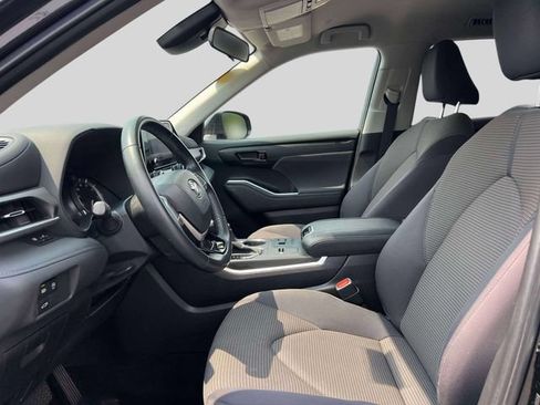 Used 2023 Toyota Highlander LE FWD image 15