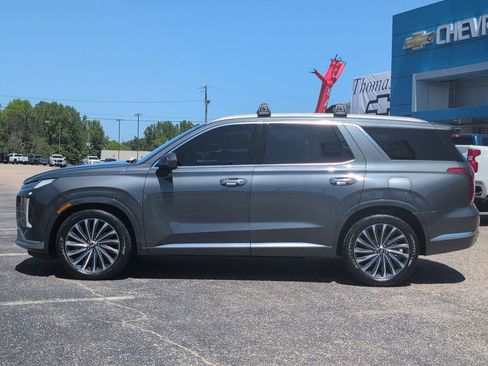 Used 2023 Hyundai Palisade Calligraphy image 2