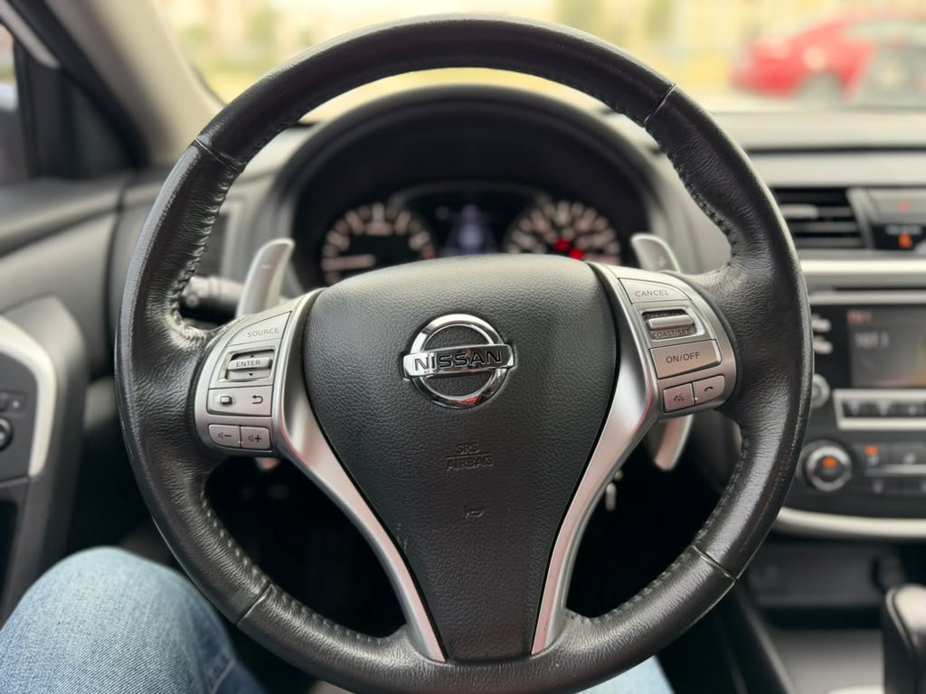 Used 2017 Nissan Altima 2.5 SR w/ Midnight Edition Package FWD image 9